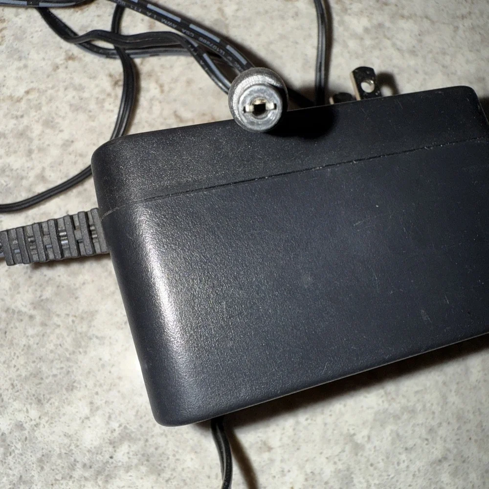 Netgear Genuine AC/DC Power Adapter PN: PWR-10027-01 Model No: DV-1280-3